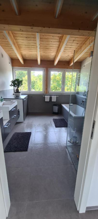 Moderne Ferienunterkunft/Wohnung Burgthann ภายนอก รูปภาพ